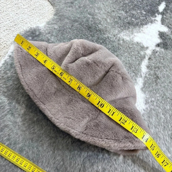 Sprigs Reversible Faux Fur Sherpa Bucket Hat - Picture 13 of 13